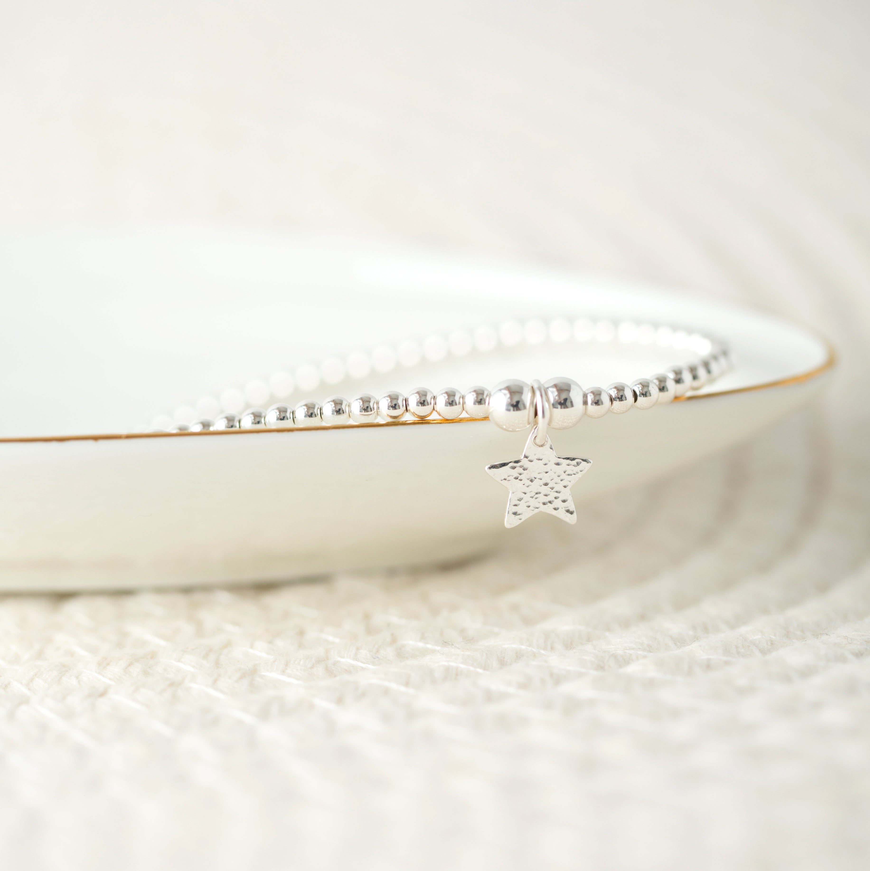 Hammered star beaded bracelet
