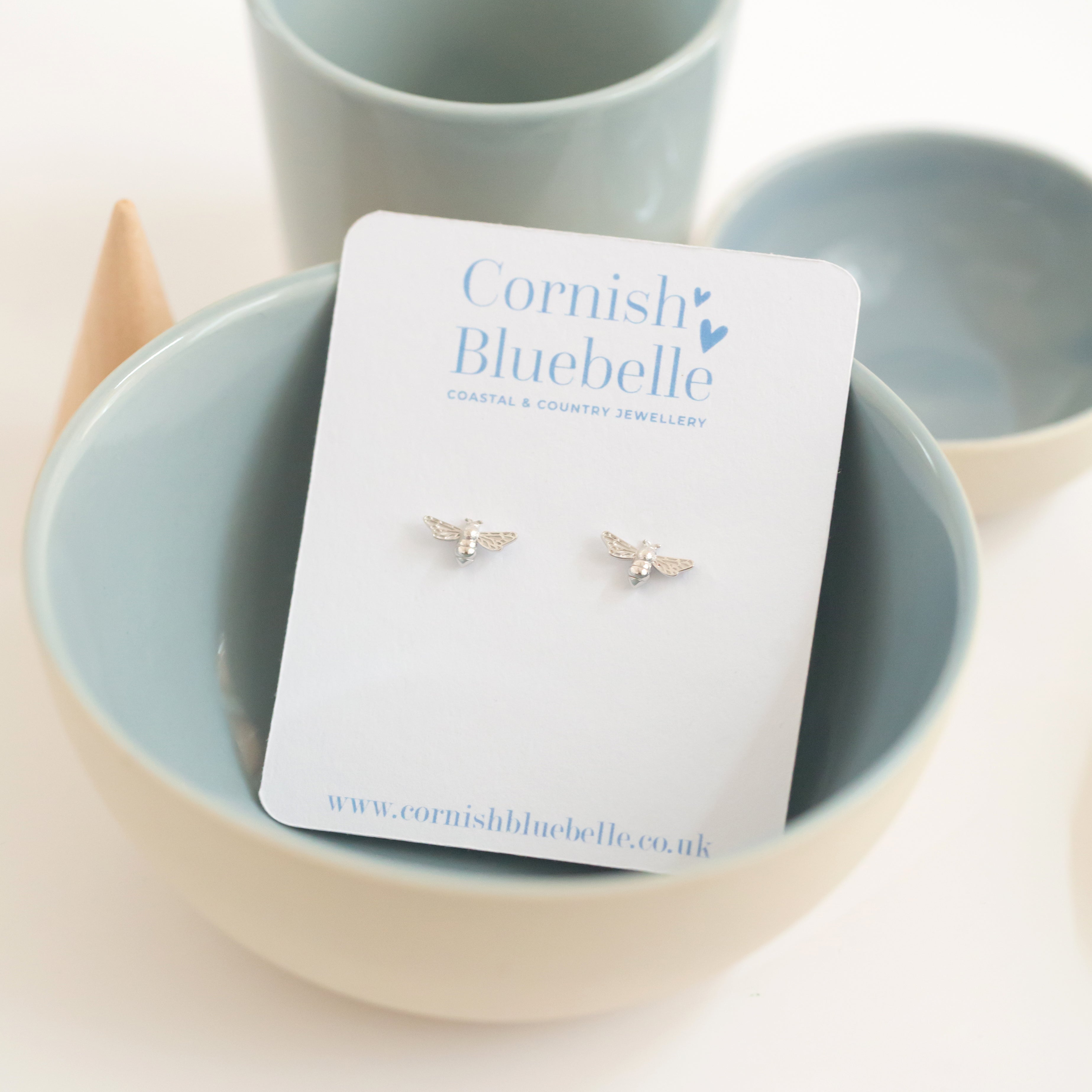Bumble bee studs