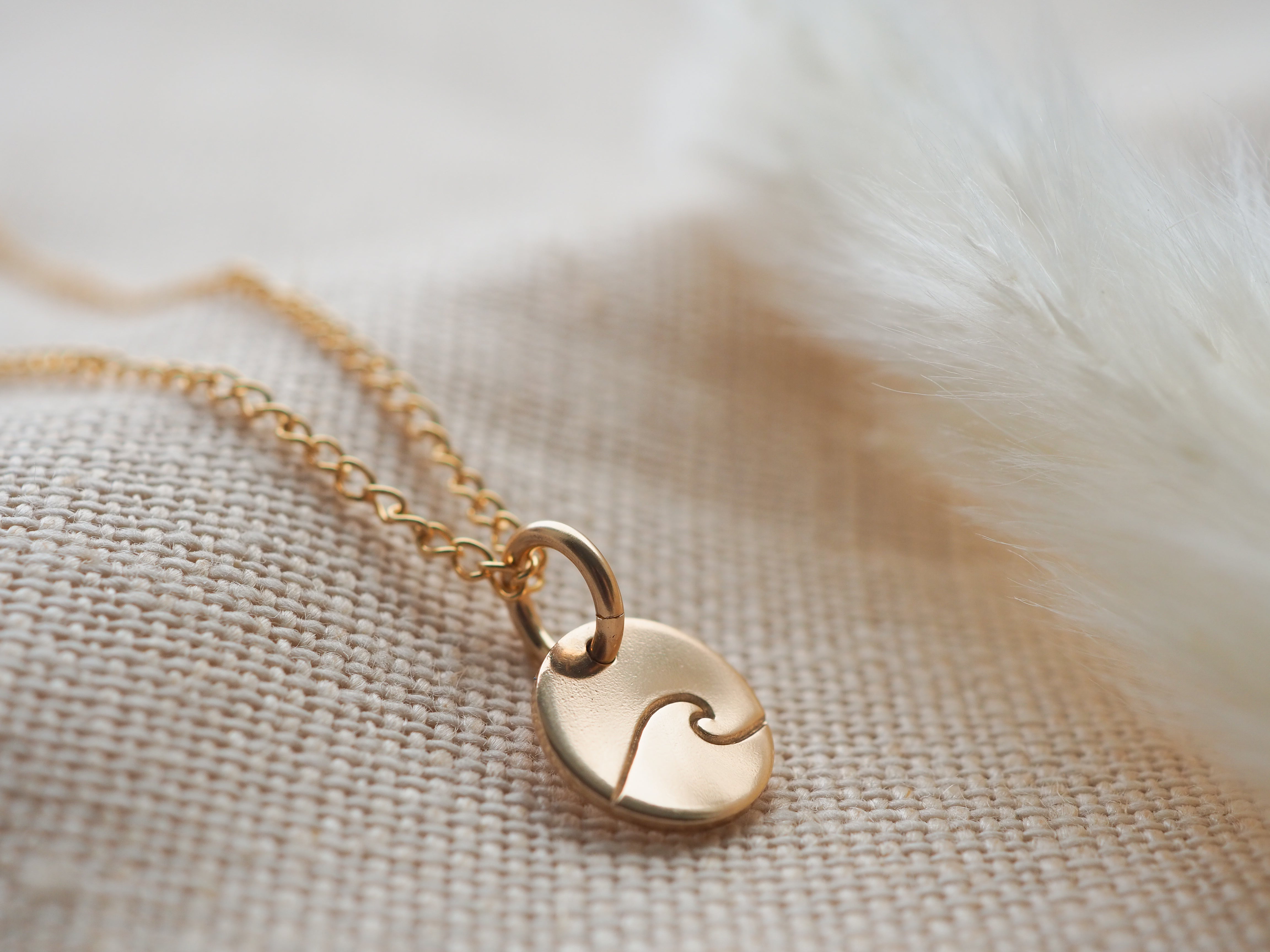 Wave gold mini disc necklace