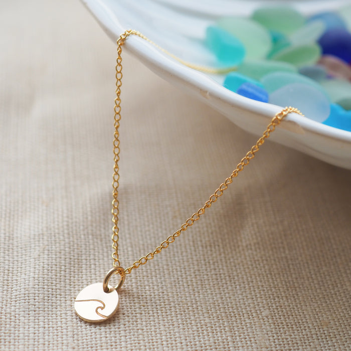 Wave gold mini disc necklace