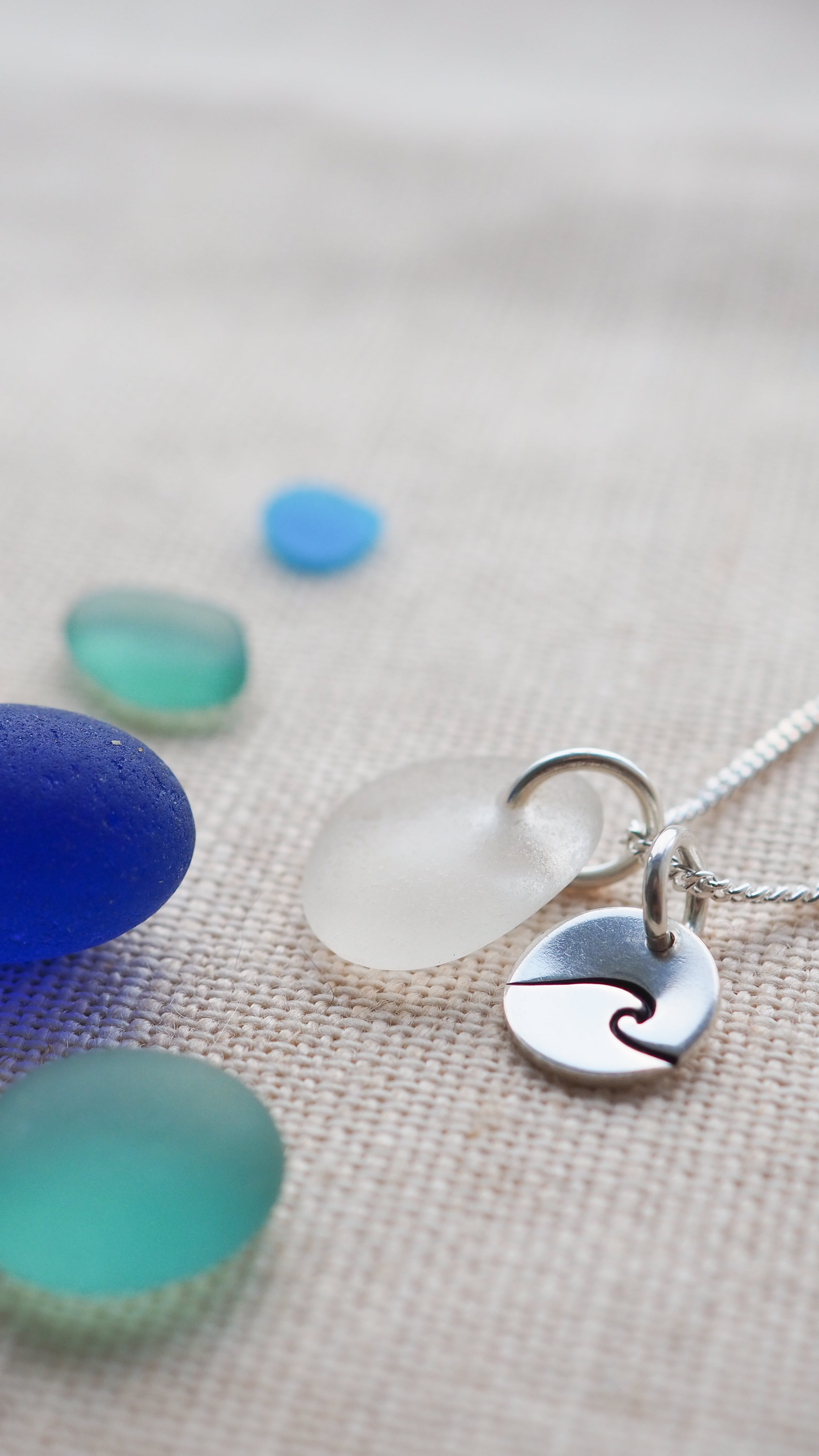 Wave & sea glass mini disc necklace