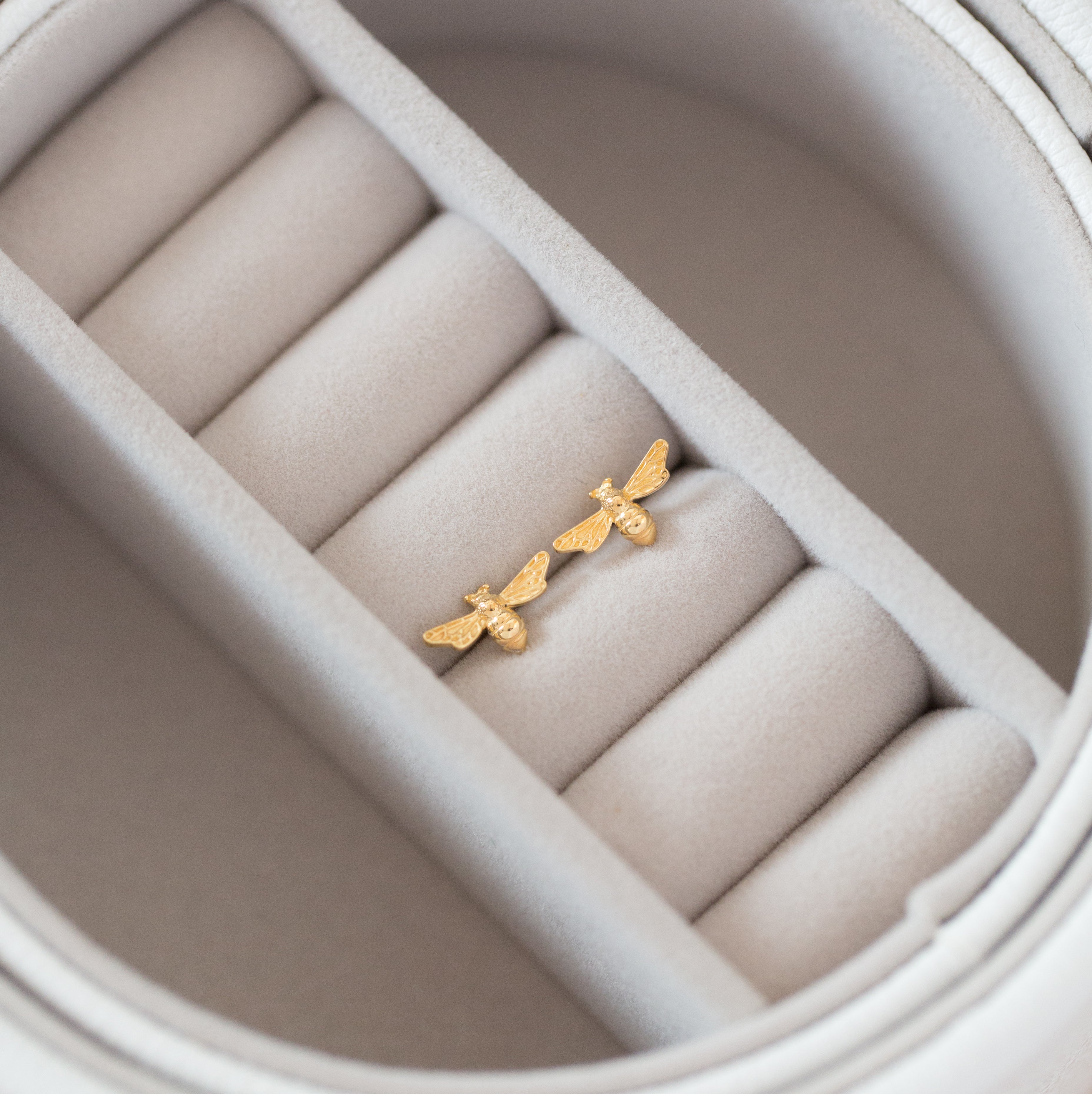 Bumble bee studs