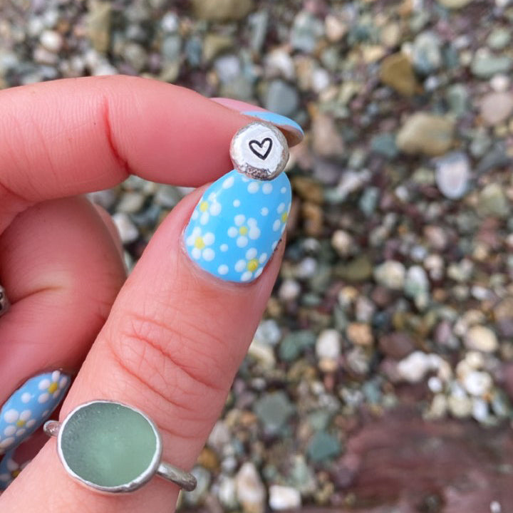 Pebble studs