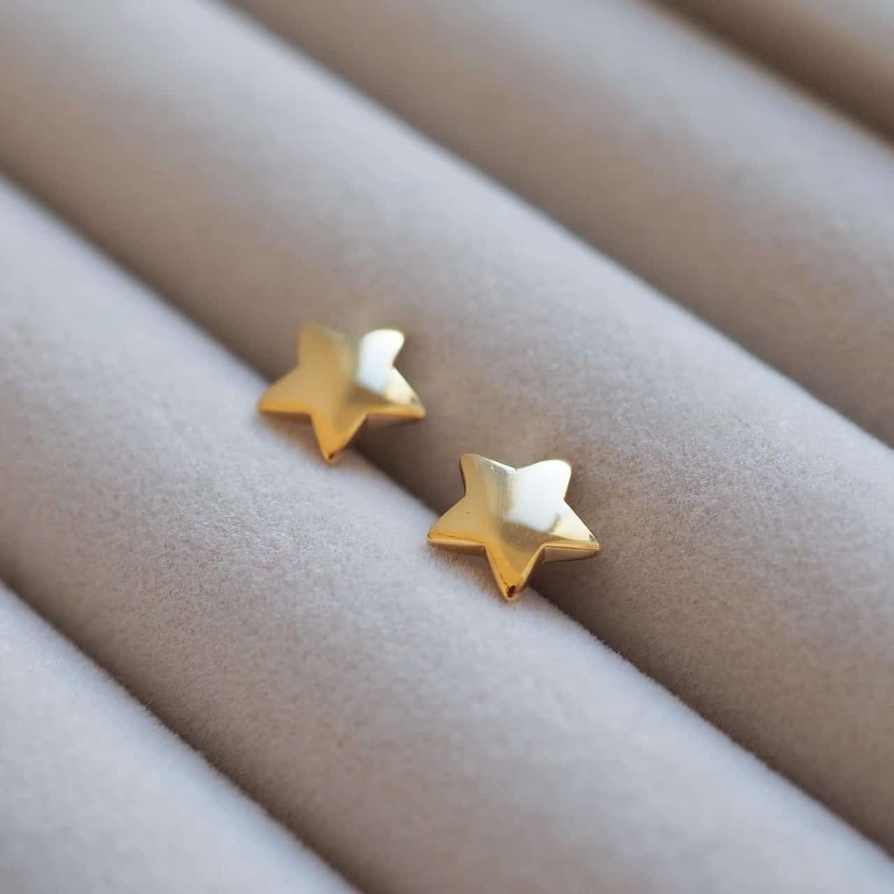 Gold star studs